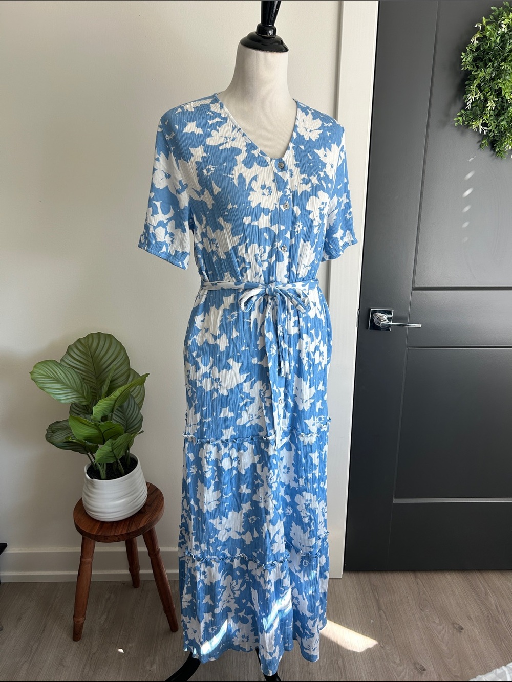 Cottagecore 🌺 M Blue & White Floral Tie-Waist button Midi Dress